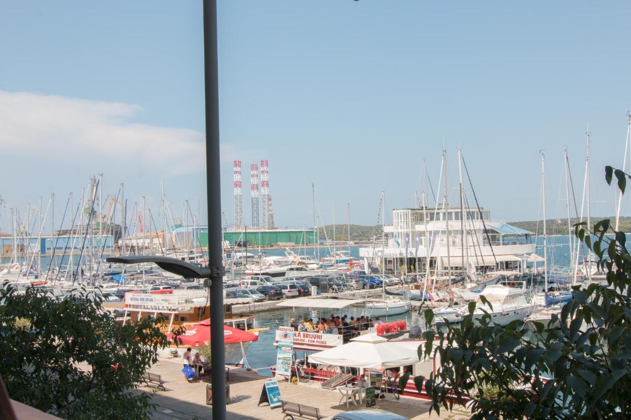 Harbour-Apartment With Sea View And Parking Spot Pula Exterior foto